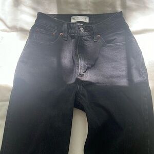 Abercrombie and Fitch The ‘90s Relaxed Jean High Rise Black